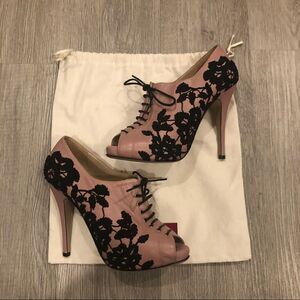 VALENTINO GARAVANI Peep Toe Floral Embroidered‎ Ankle Boots Size 37.5